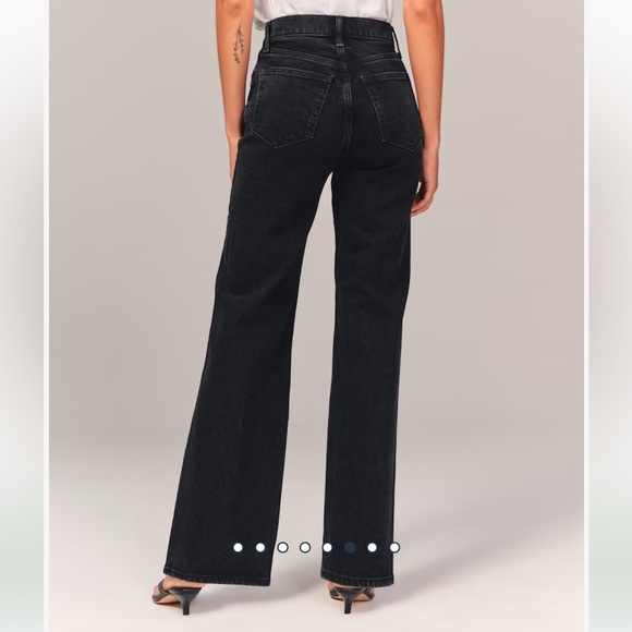 NWT Abercrombie & Fitch High Rise 90s Relaxed Jean with Vented Hem | Size: 35 - Picture 3 of 5